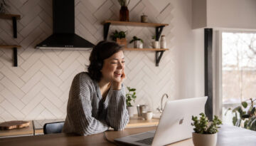 house-wife-talking-with-computer